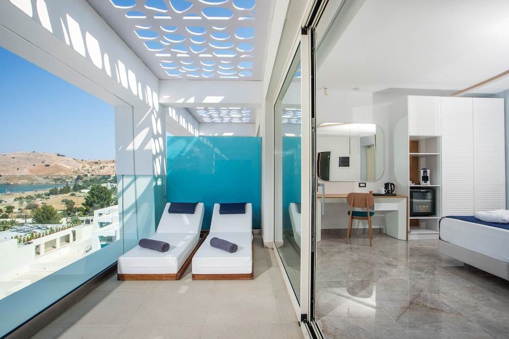 Executive Suite, Sea View, Upper Floor, Jetted Tub photo 2