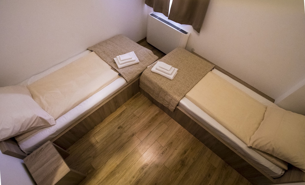 Economy Twin Room, 2 Twin Beds photo 2