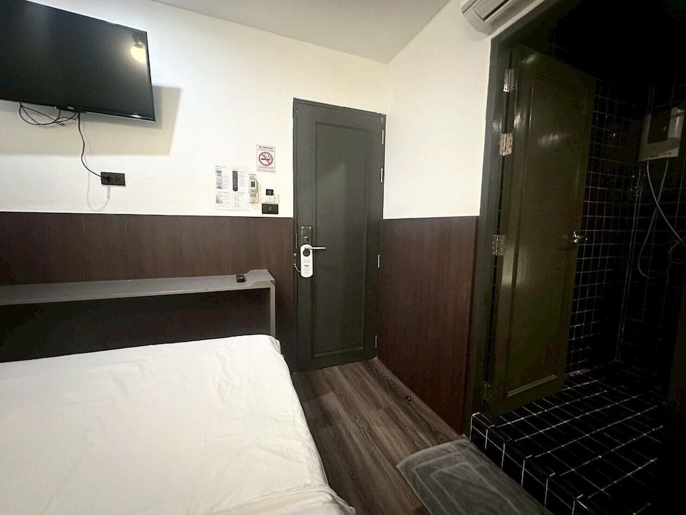 Double Room, No Windows photo 1