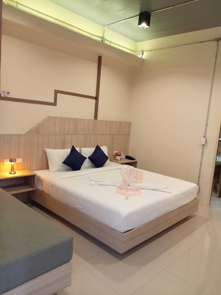 Deluxe Double Room - Photo 21