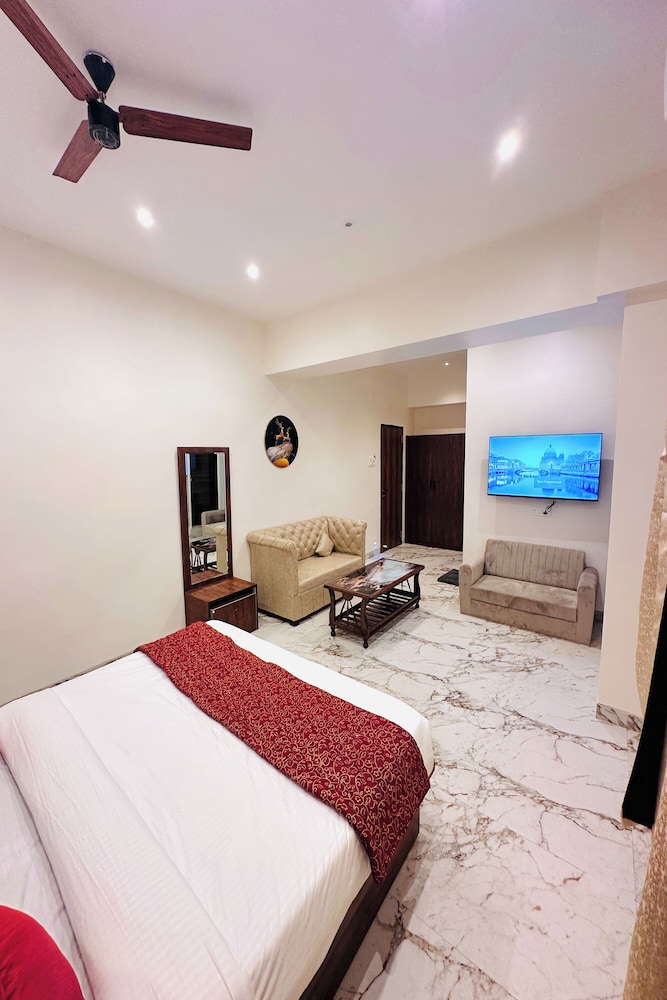 Executive Room - Photo 8