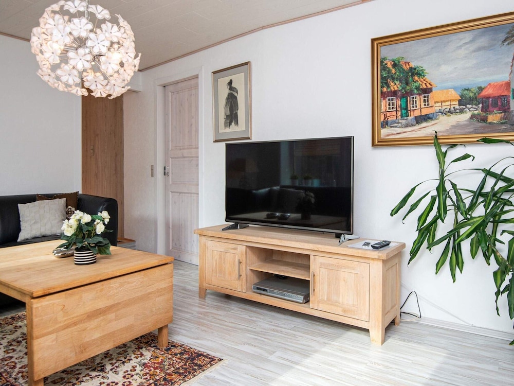 Apartment photo 2