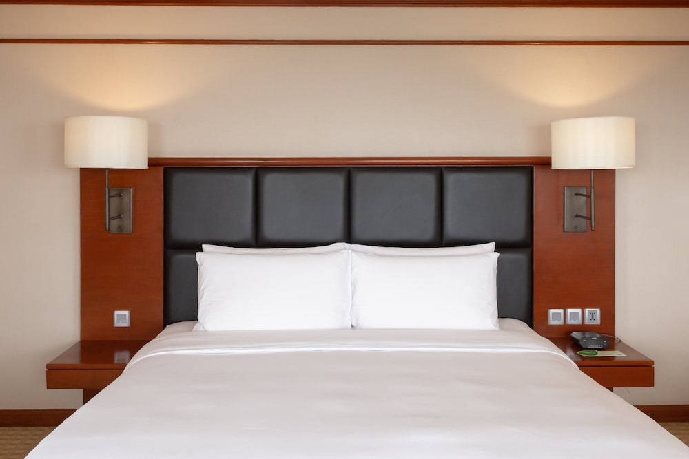 Deluxe Suite, 1 King Bed - Photo 4