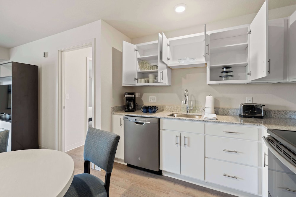 Suite, 3 Bedrooms, Accessible (Hearing) - Photo 14