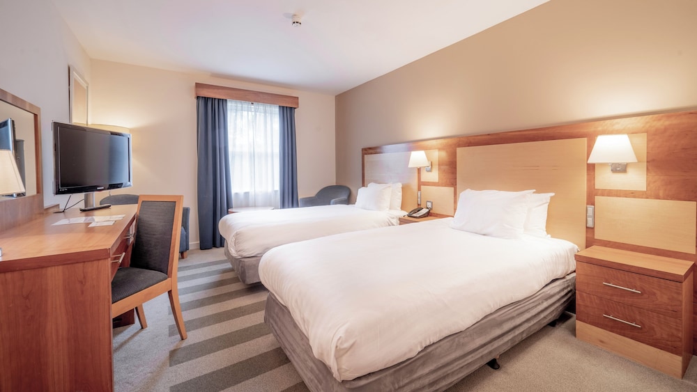 Premium Room, Multiple Beds - Photo 3
