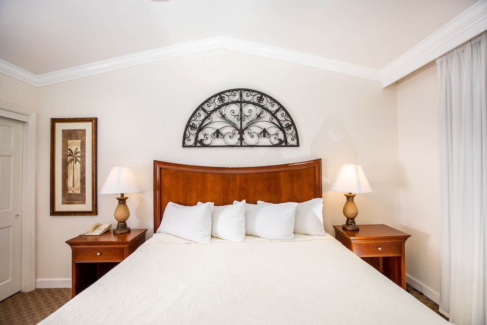 Suite, 1 King Bed with Sofa bed, Accessible, Kitchenette photo 3