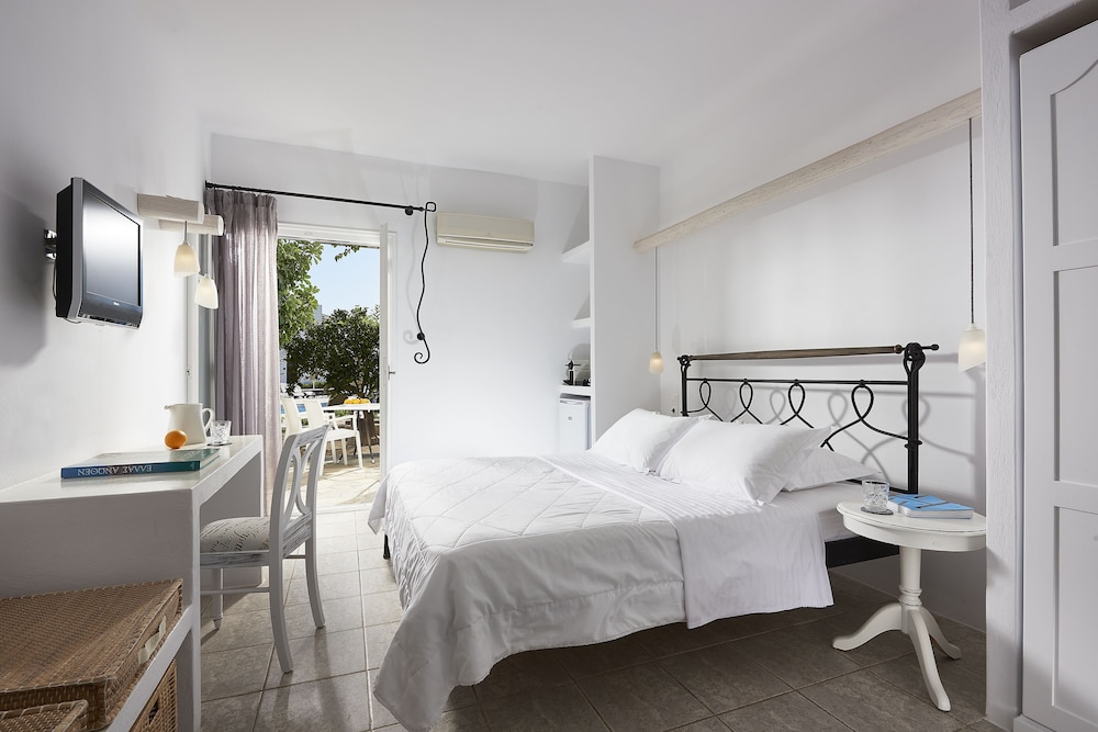 Double Room, Patio, Pool View photo 3
