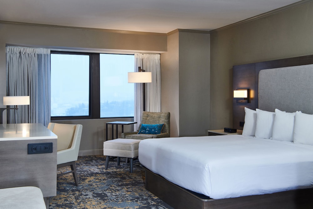 Room, 1 King Bed, Executive Level photo 2
