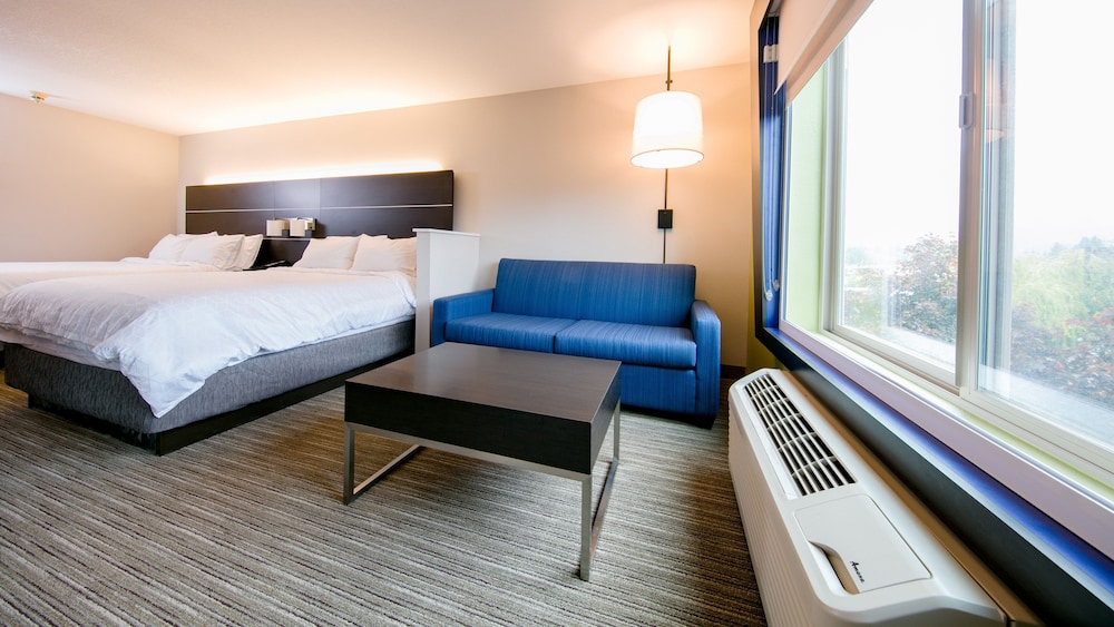 Suite, Multiple Beds (Additional Living) - Photo 11