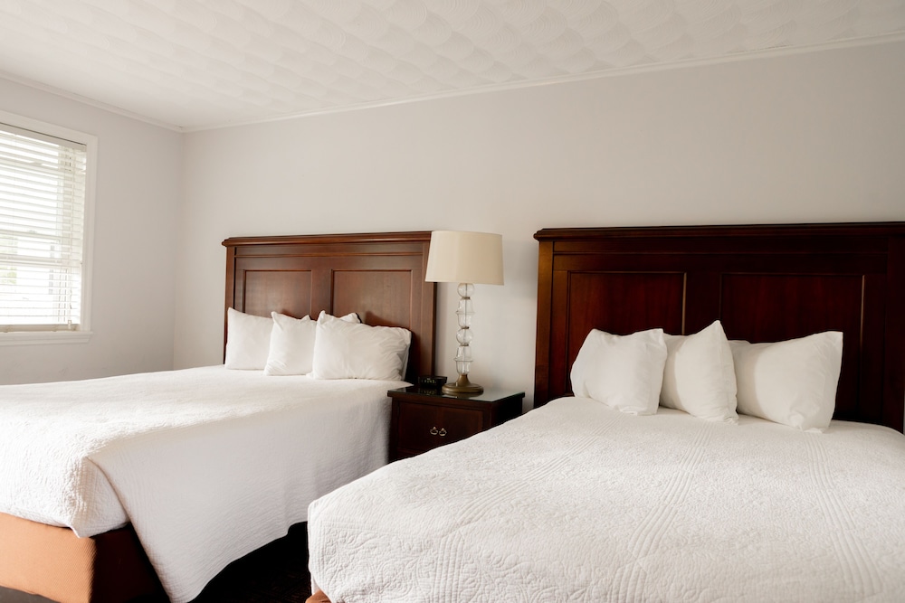 Standard Room, 2 Queen Beds photo 3