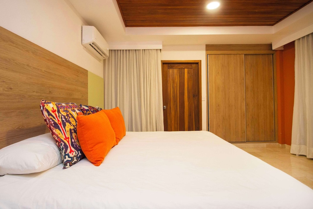 Suite, 1 Queen Bed, Non Smoking - Photo 1