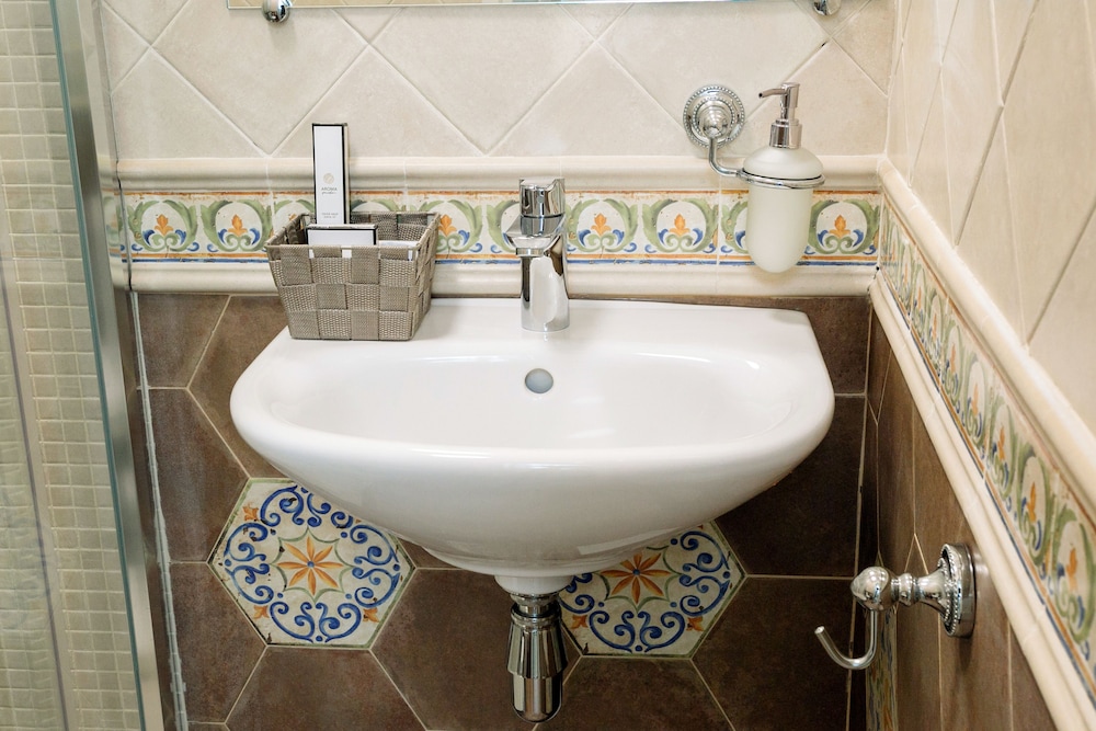 Standard Double or Twin Room photo 3