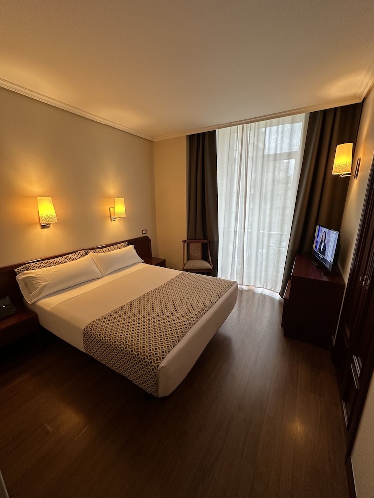Standard Double Room Single Use - Photo 4