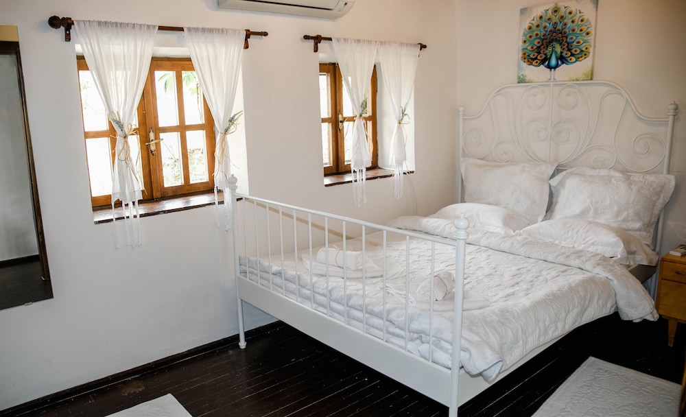 Standard Room, Courtyard View