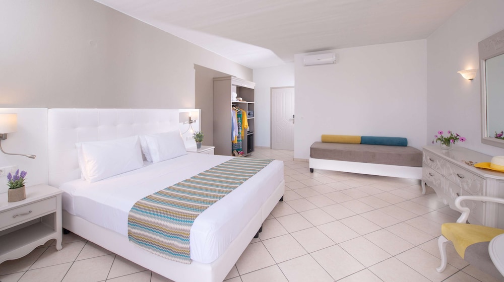 Standard Double or Twin Room, Sea View - Photo 1