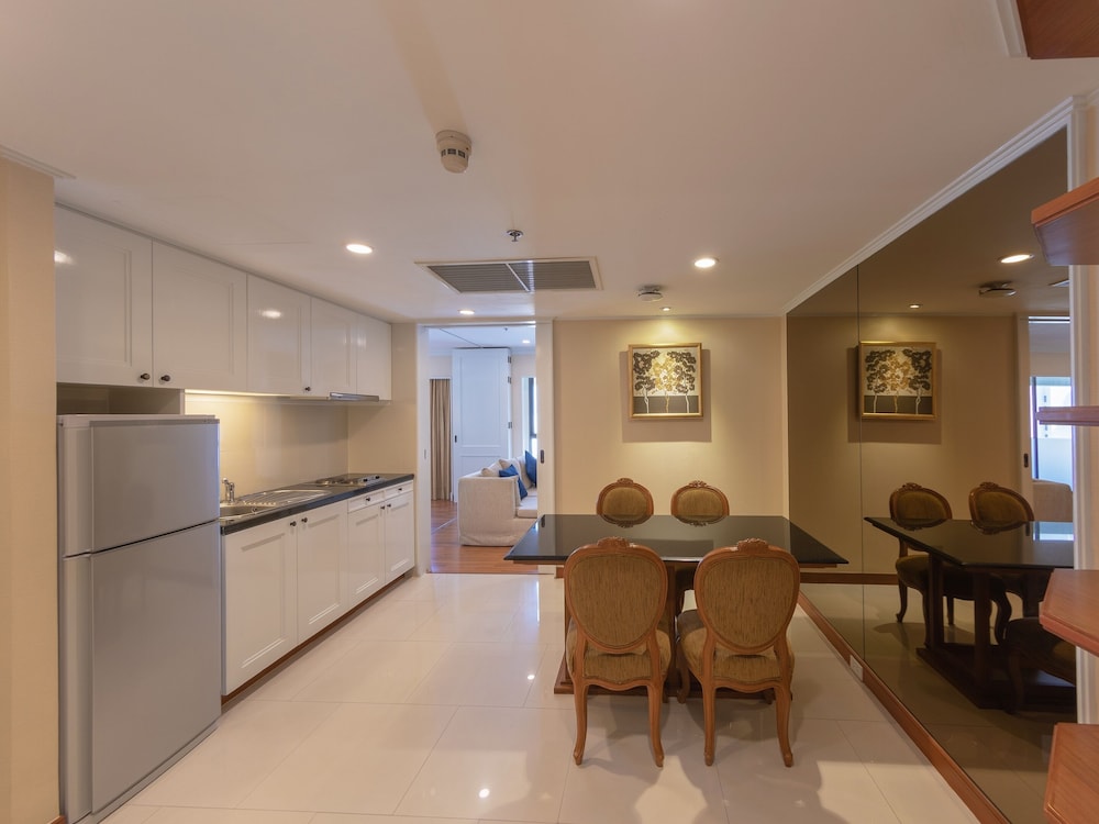 One-bedroom suite photo 2