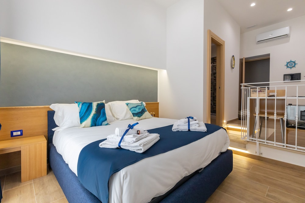 Comfort Room, Balcony