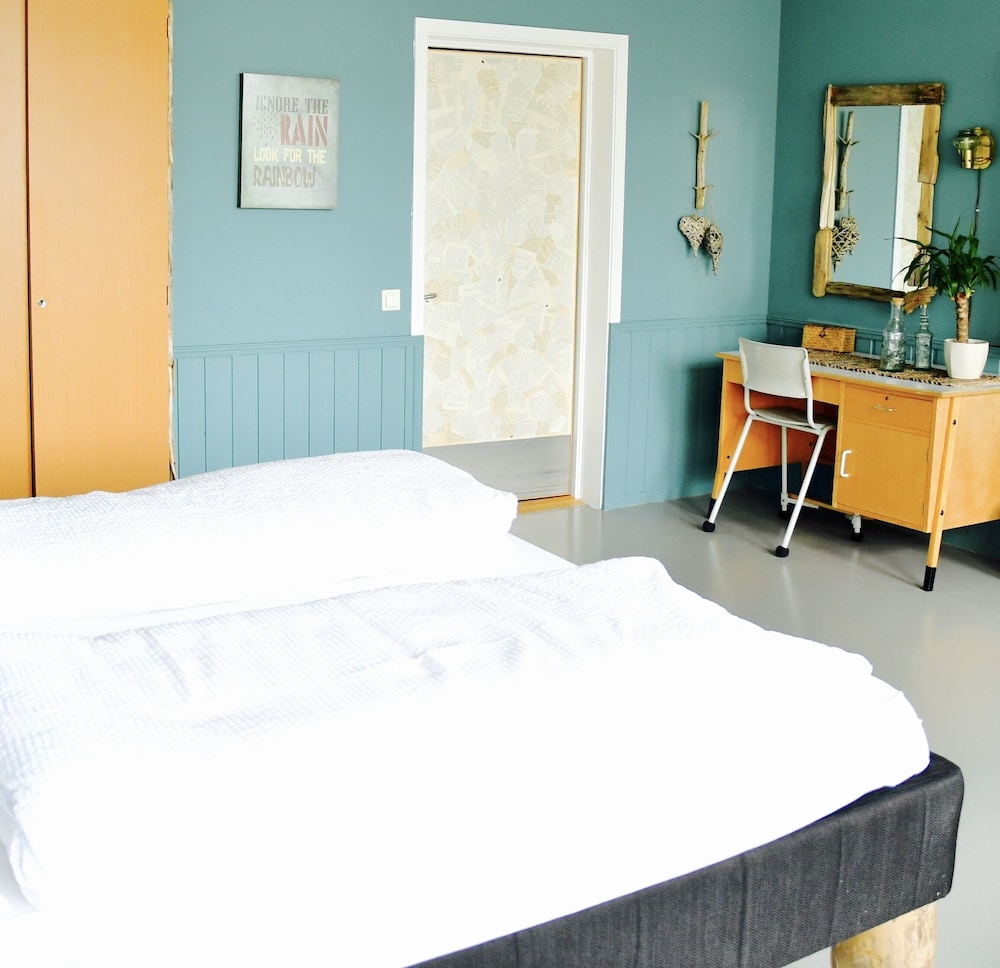 Economy Double Room, 1 King Bed, Courtyard View photo 1