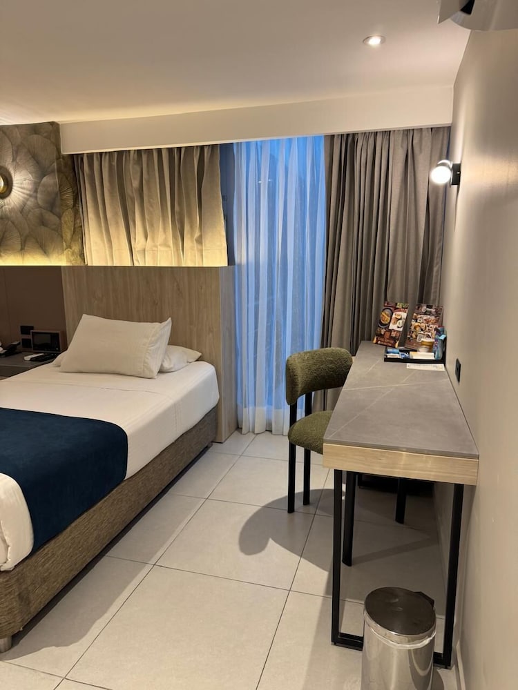 Standard Twin Room - Photo 6