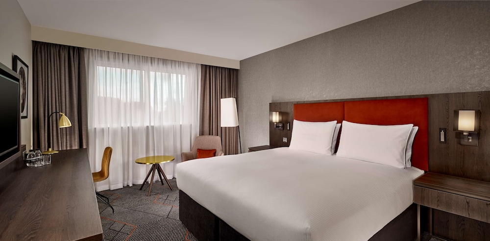 Deluxe Room, 1 King Bed, Accessible photo 2