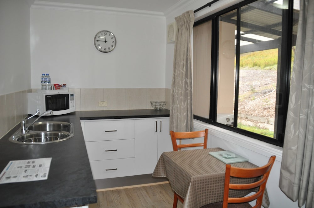 Deluxe Studio Suite, 1 Bedroom, Garden View photo 3