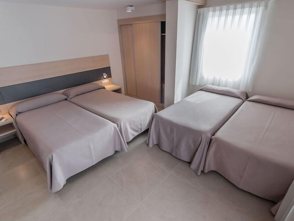 Quadruple Room - Photo 6