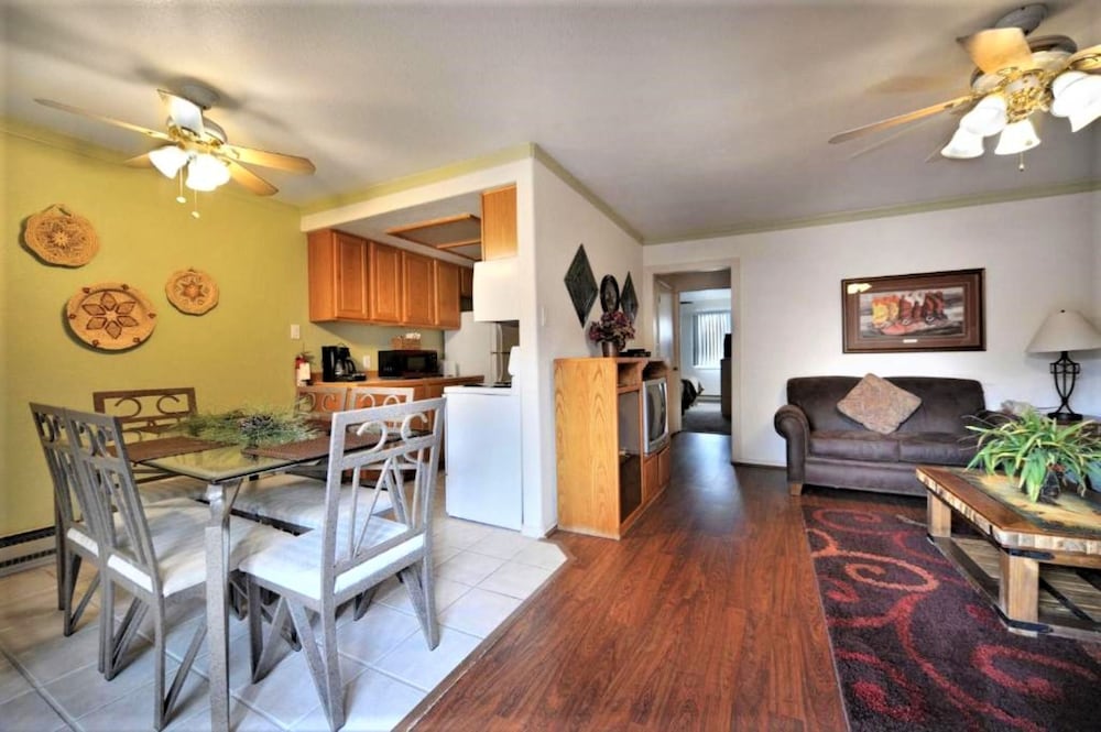 Basic Condo, 2 Bedrooms photo 1