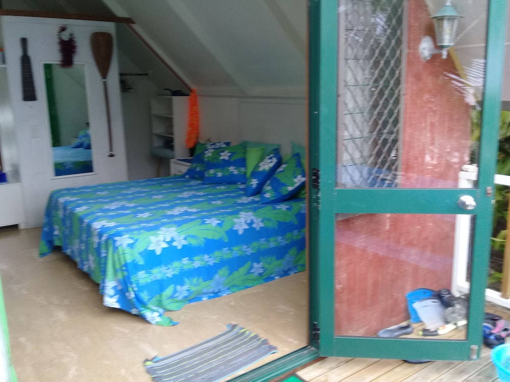 Basic Bungalow, 1 King Bed, Lagoon View photo 2