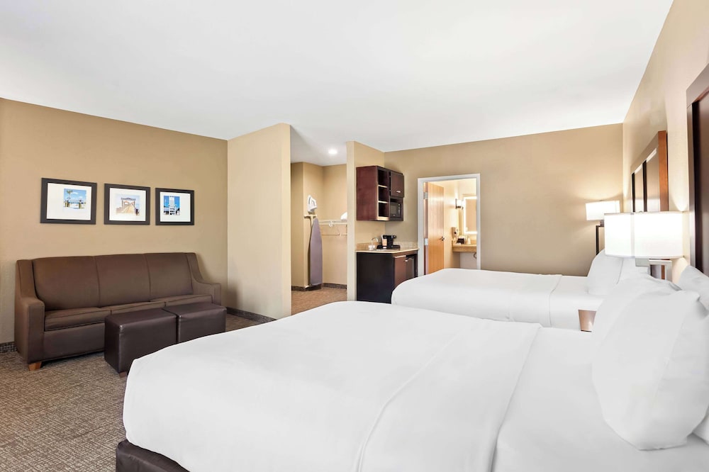 Suite, Multiple Beds, Non Smoking - Photo 3