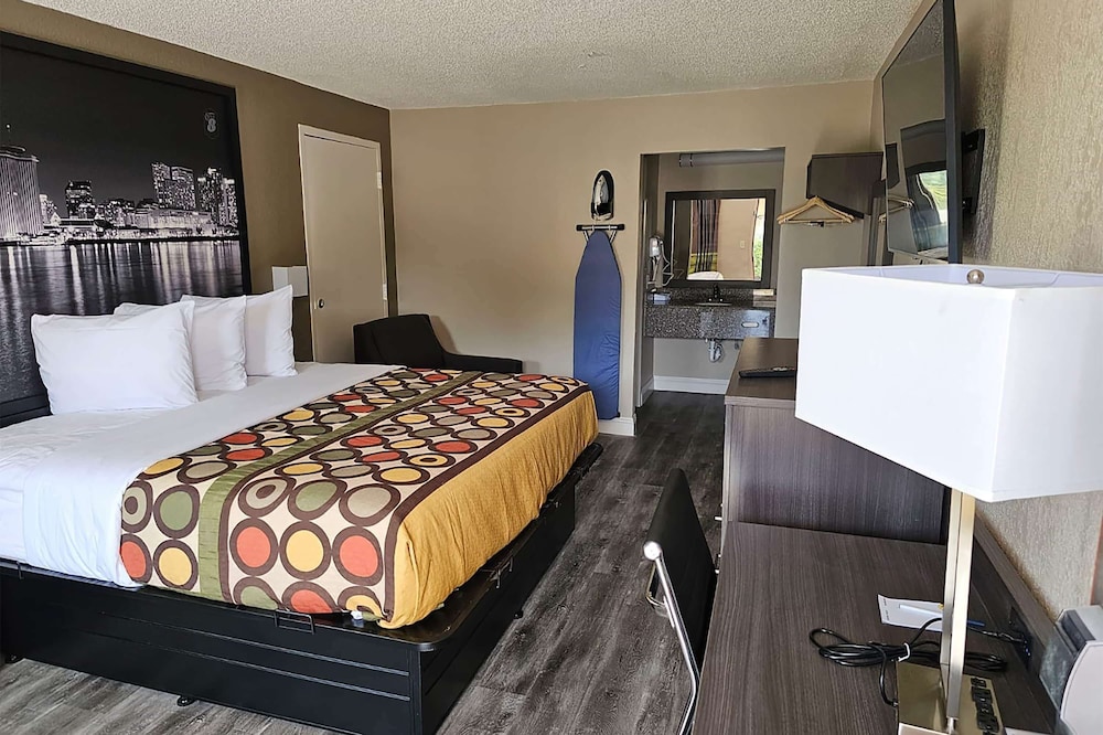 Deluxe Room, 1 King Bed, Non Smoking - Photo 1