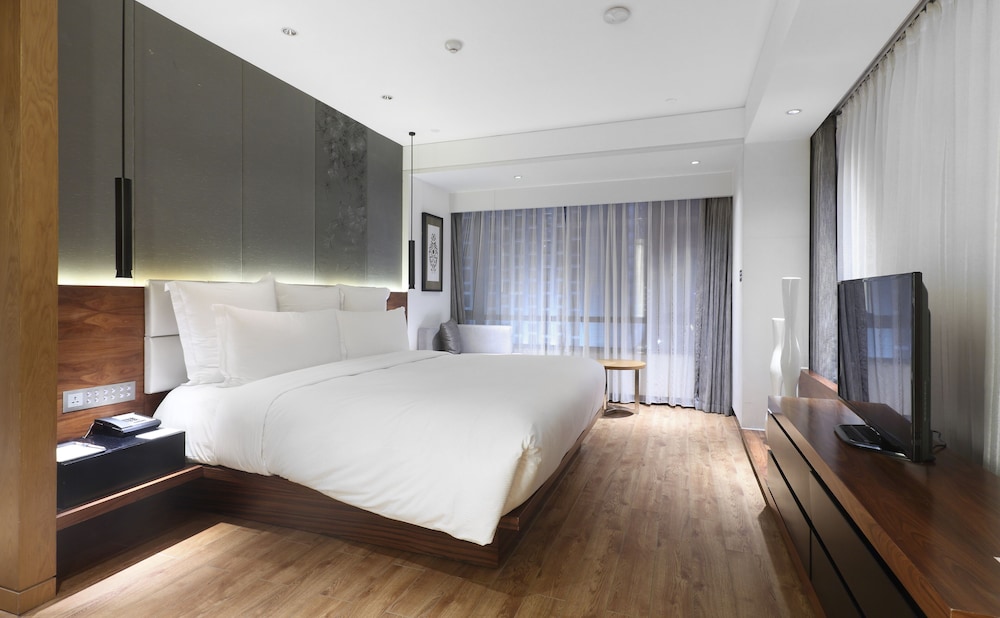 Junior Suite, City View photo 3