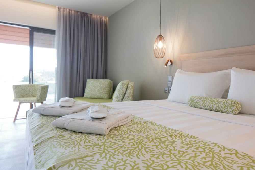 Deluxe Double Room, Private Pool - Photo 2