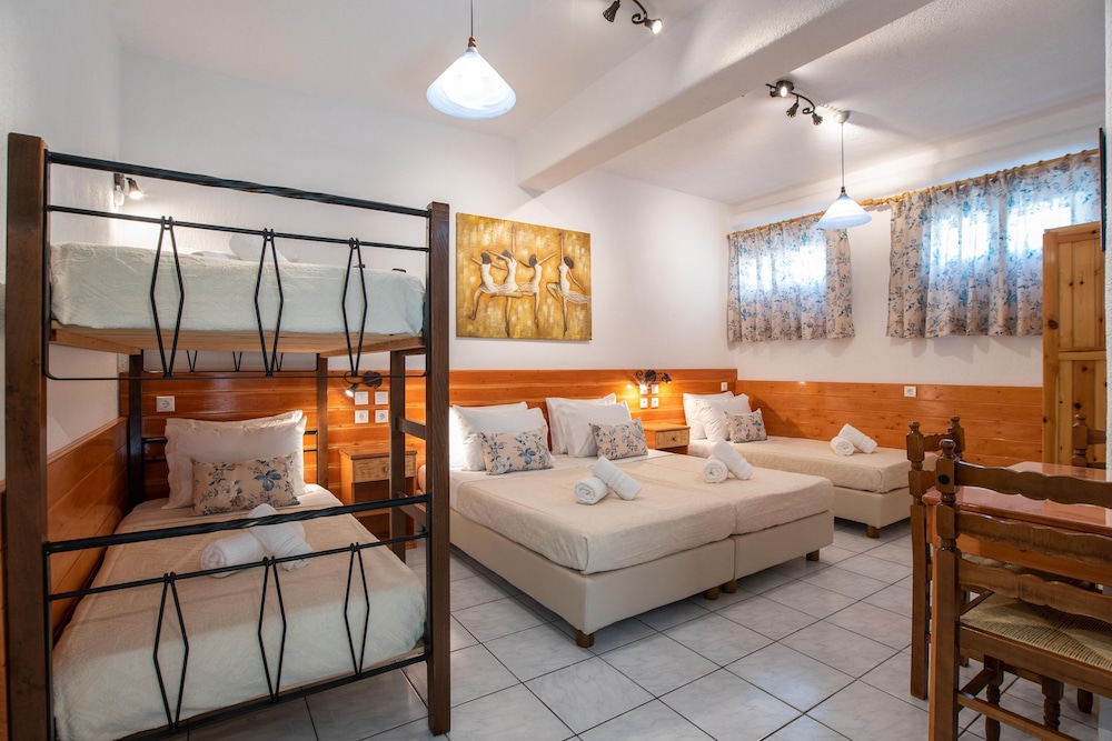 Comfort 5 Persons Room (Semi basement, shared veranda)