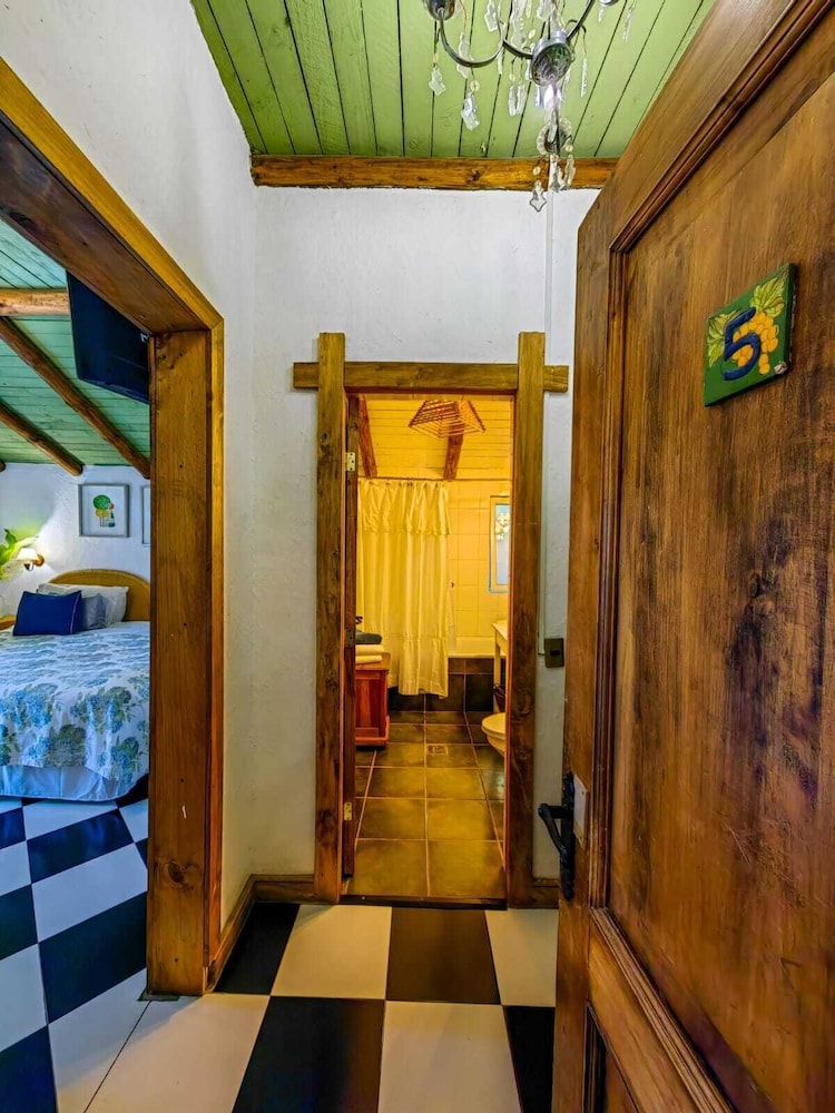 Family Room, Multiple Beds, Garden View photo 2