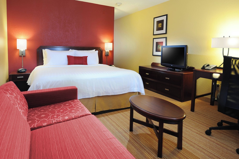Room, 1 King Bed with Sofa bed (Mobility/Hearing Accessible, Tub) - Photo 3