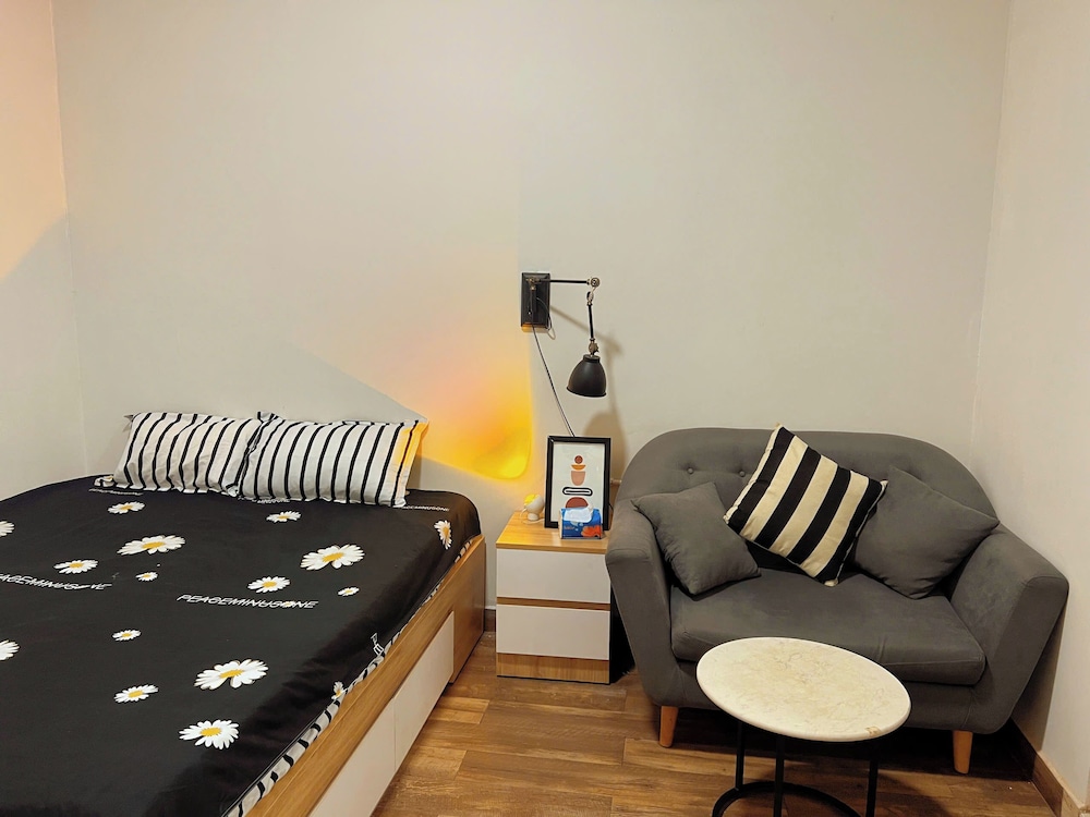 Business Studio Suite, 1 Queen Bed