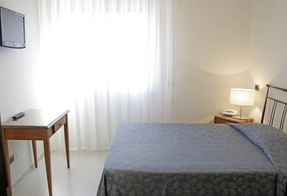 Economy Double Room, Garden View, Annex Building photo 3