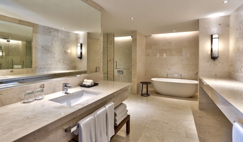 Executive Suite, 1 King Bed with Sofa bed, Allergy Friendly photo 2