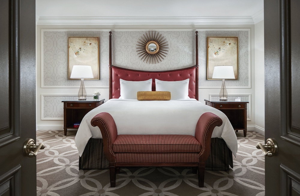 Newly Remodeled Grand King Suite with Prestige Club Lounge Access - Photo 8