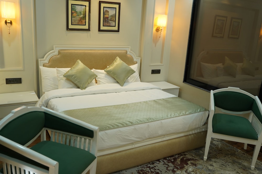 Premier Suite, 1 Double Bed, Mountain View photo 3