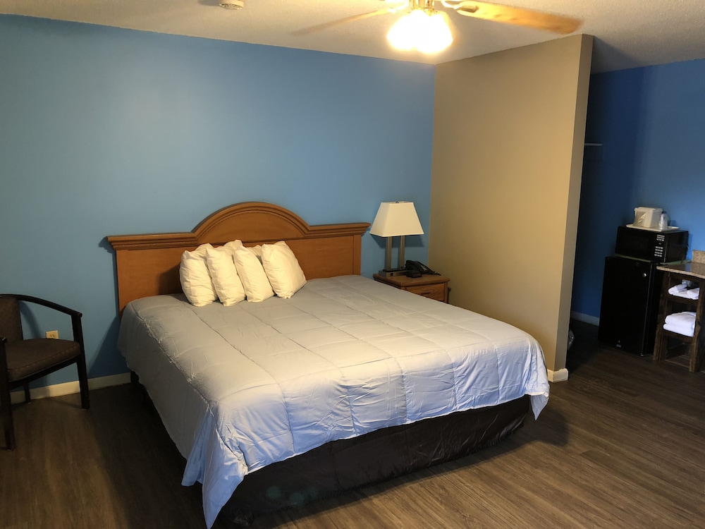 Standard Room, 1 Queen Bed photo 1