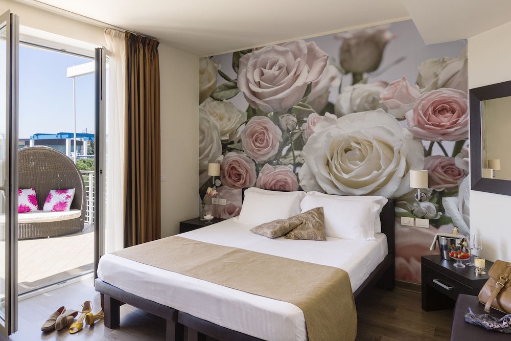 Superior Room with terrace and lake view