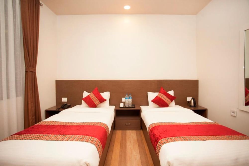 Deluxe Room - Photo 10