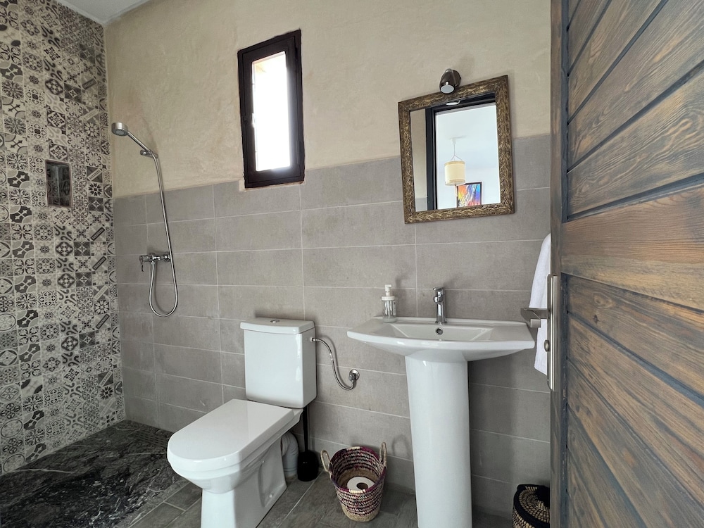 Family Room - Photo 5