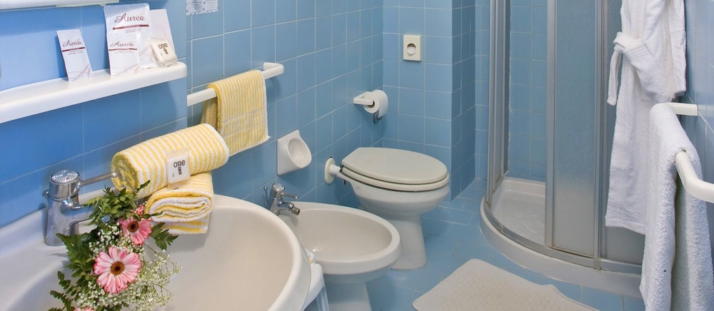 Double or Twin Room, Partial Sea View photo 3