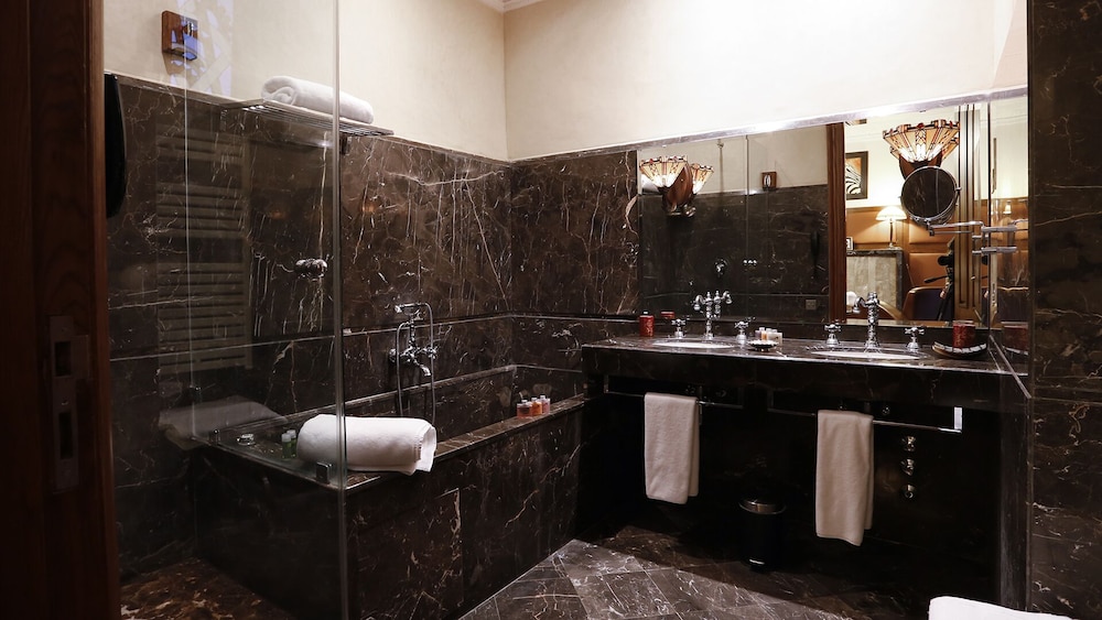 Suite - Photo 7