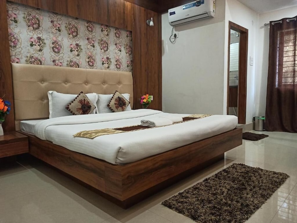 ELEGANT EXECUTIVE ROOM