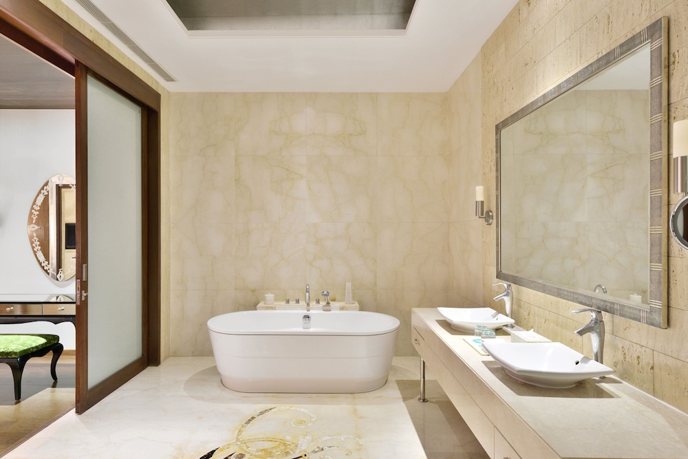 Suite, 1 King Bed