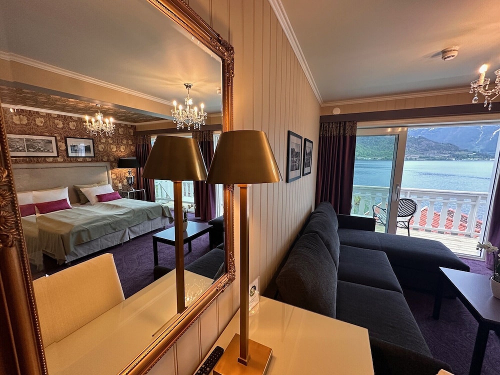Deluxe Room - Photo 3