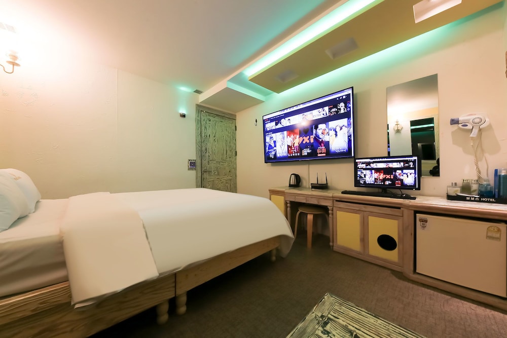 Deluxe Room, Cinema photo 1